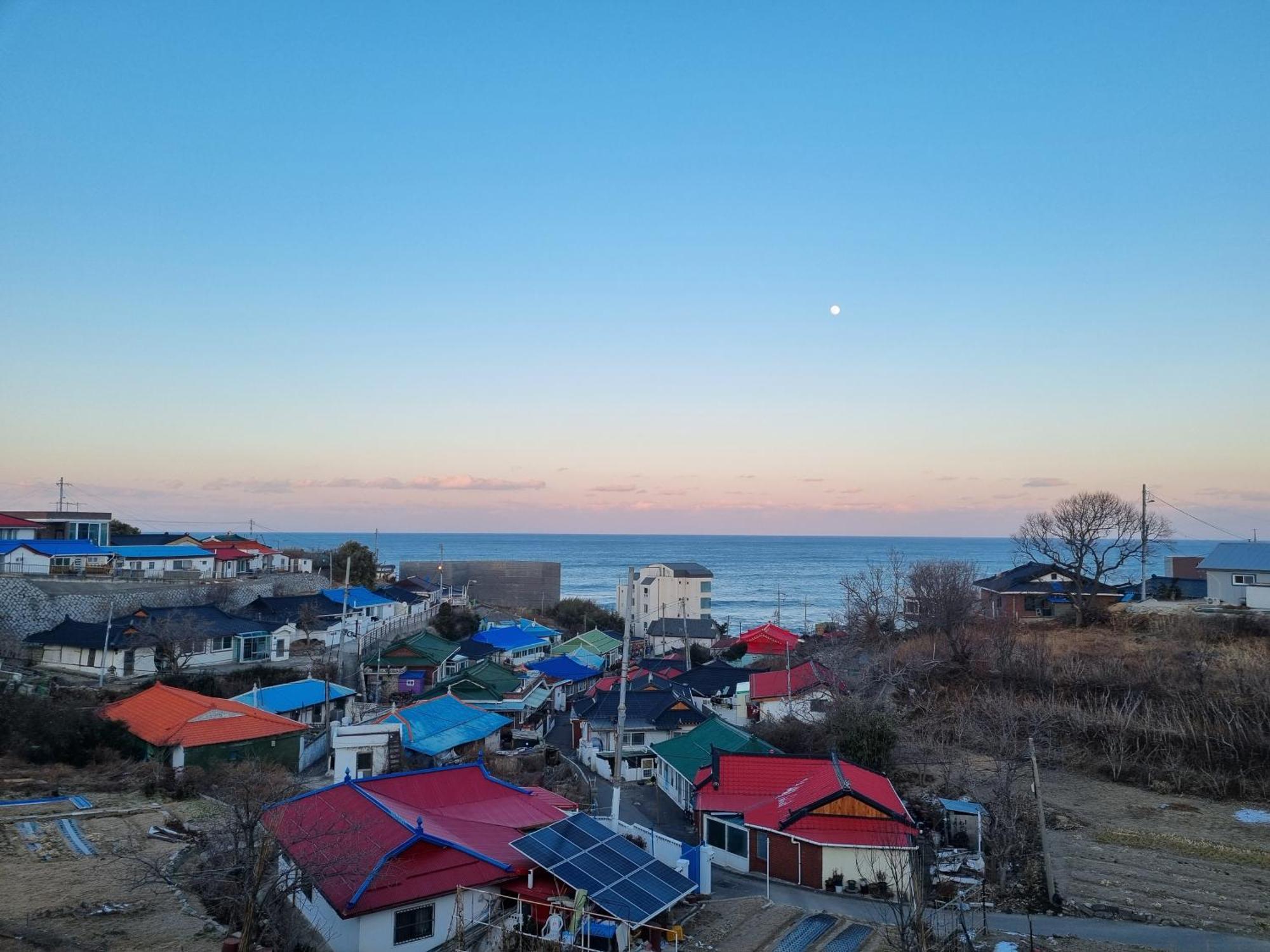 Sinami Hostel Gangneung Buitenkant foto